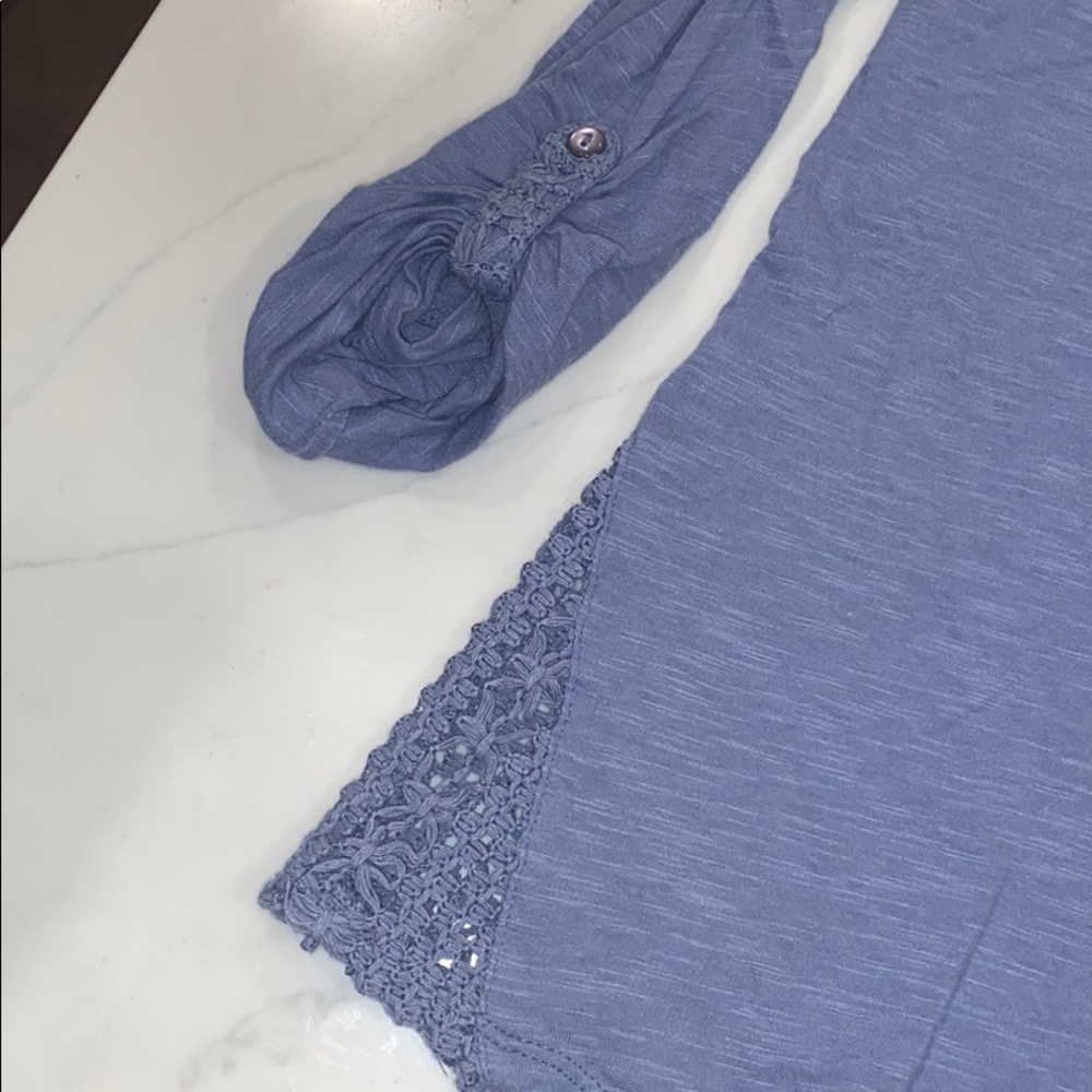 American Rag Blue top - Picture 2 of 4